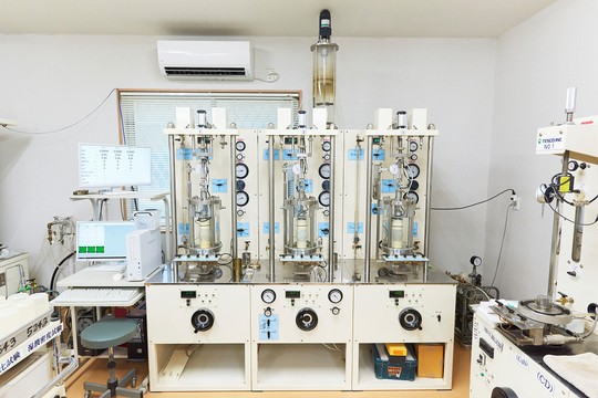 三軸圧縮試験機